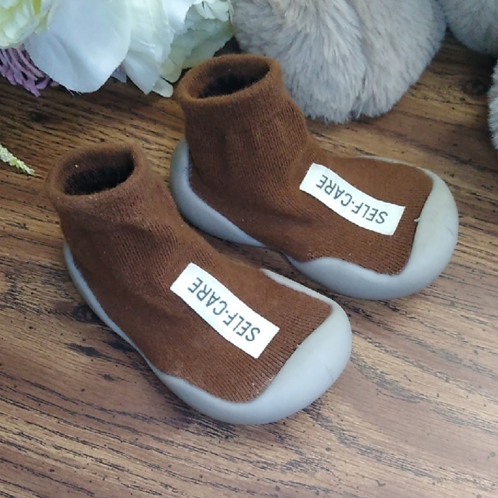 Brown Baby Sock Shoes Approx Size 5-5.5